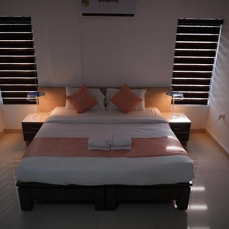 Chandra Inn Kollam Exteriör bild