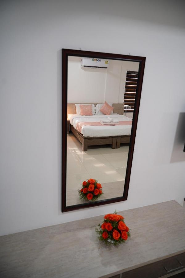 Chandra Inn Kollam Exteriör bild